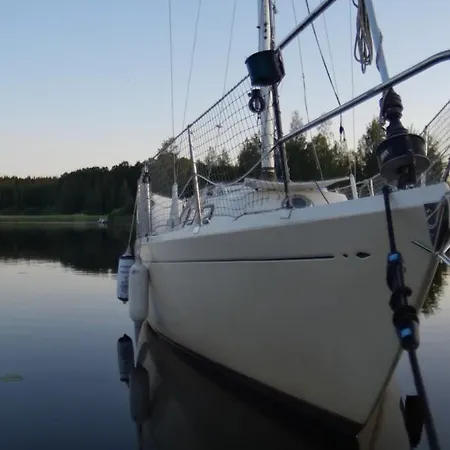 Laivamajoitukset On A Sailboat In Harbour Sysmä
