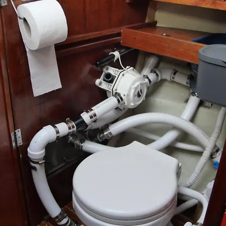 船屋 On A Sailboat In Harbour